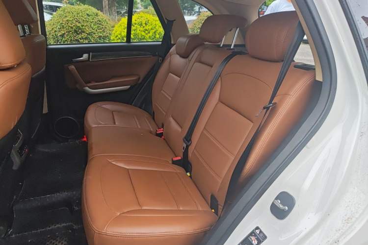 Used Haval H8 2015 2.0T Four-Wheel Drive Comfort Version Left Rear Seat