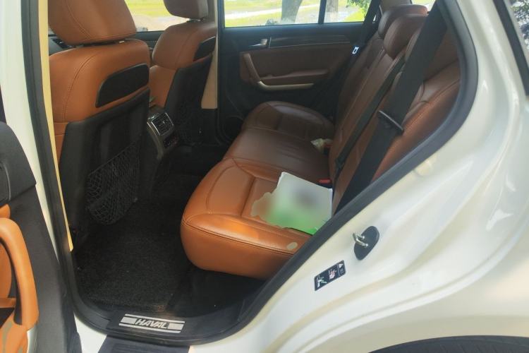 Used Haval H8 2015 2.0T Two-Wheel-Drive Luxury Version Left Rear Seat