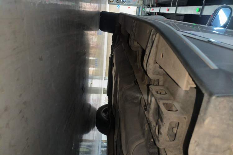 Used Haval H8 2015 2.0T Two-Wheel-Drive Luxury Version Left Side Sill