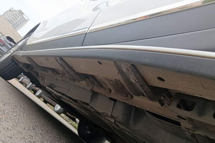 Used Haval H8 2015 2.0T Two-Wheel-Drive Standard Version Left Side Sill