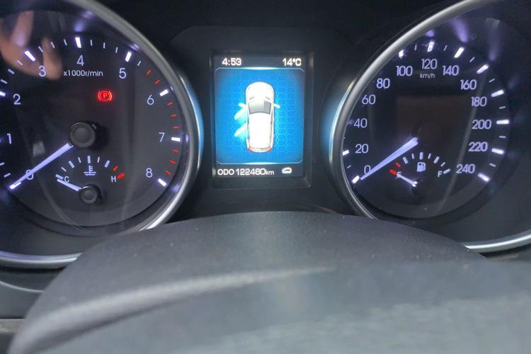 Used Haval H8 2015 2.0T Two-Wheel-Drive Elite Version Odometer Close Up