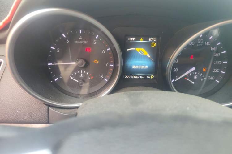 Used Haval H8 2015 2.0T Two-Wheel Drive Comfort Version Odometer Close Up