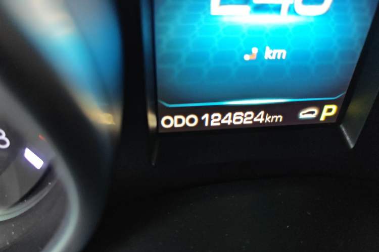 Used Haval H8 2015 2.0T Two-Wheel-Drive Standard Version Odometer Close Up