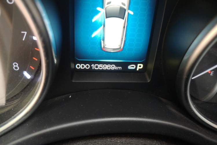 Used Haval H8 2015 2.0T Two-Wheel-Drive Standard Version Odometer Close Up