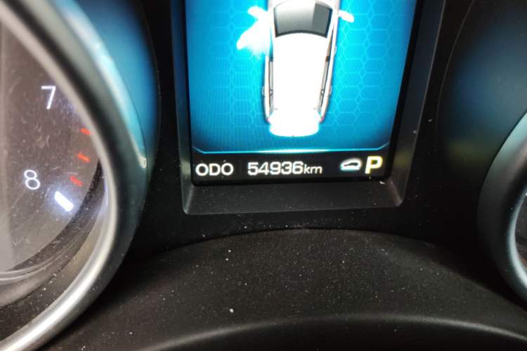 Used Haval H8 2015 2.0T Two-Wheel Drive Comfort Version Odometer Close Up