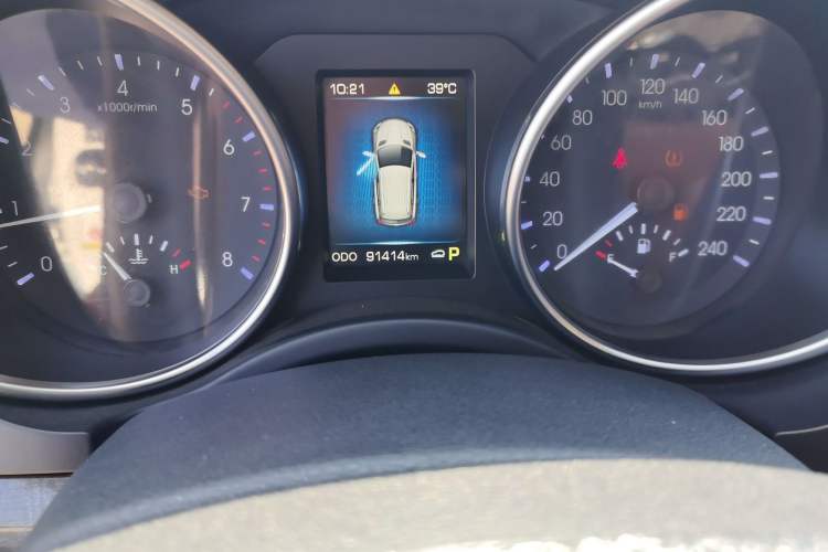 Used Haval H8 2015 2.0T Four-Wheel Drive Comfort Version Odometer Close Up