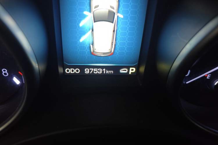Used Haval H8 2015 2.0T Two-Wheel-Drive Luxury Version Odometer Close Up