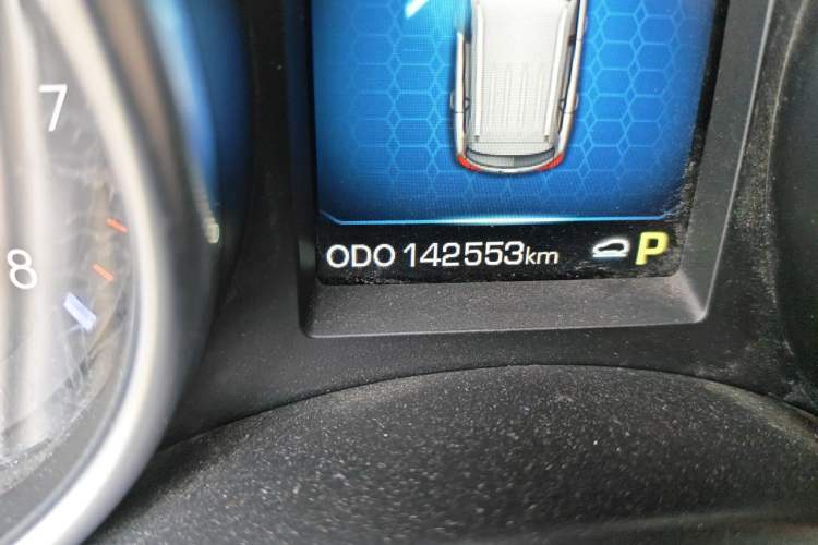 Used Haval H8 2015 2.0T Two-Wheel-Drive Elite Version Odometer Close Up