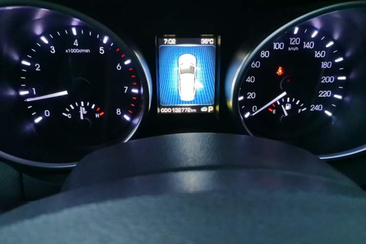 Used Haval H8 2015 2.0T Four-Wheel Drive Standard Version Odometer Close Up