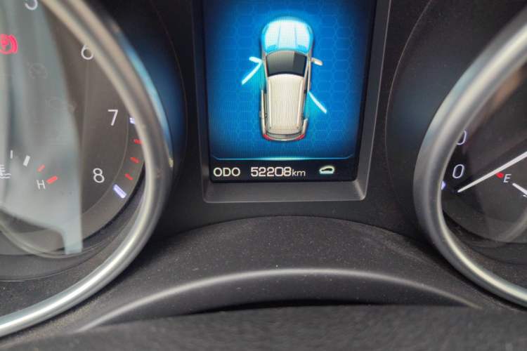Used Haval H8 2015 2.0T Two-Wheel-Drive Luxury Version Odometer Close Up
