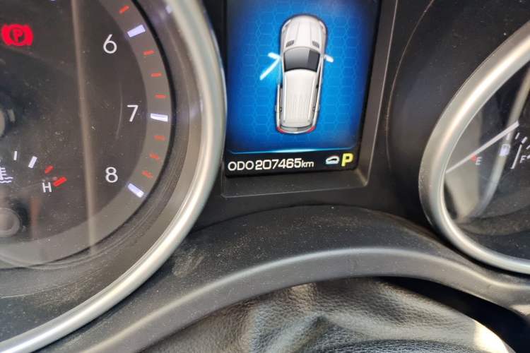 Used Haval H8 2015 2.0T Two-Wheel-Drive Luxury Version Odometer Close Up