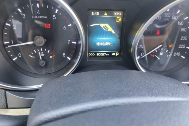 Used Haval H8 2015 2.0T Four-Wheel Drive Luxury Model Odometer Close Up