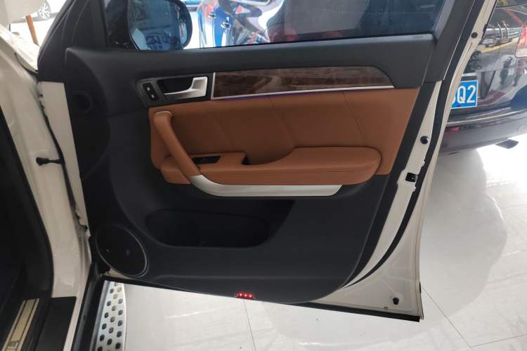Used Haval H8 2015 2.0T Two-Wheel-Drive Luxury Version Right Front Door Interior