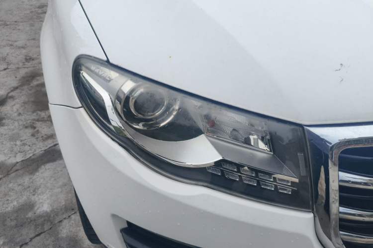 Used Haval H8 2015 2.0T Two-Wheel Drive Comfort Version Right Front Headlight
