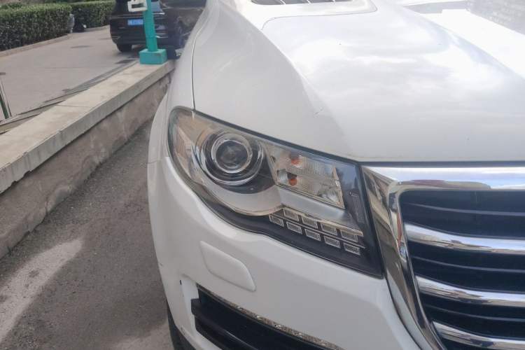 Used Haval H8 2015 2.0T Four-Wheel Drive Luxury Model Right Front Headlight
