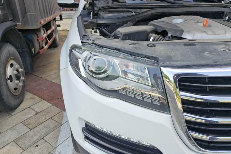 Used Haval H8 2015 2.0T Two-Wheel-Drive Standard Version Right Front Headlight