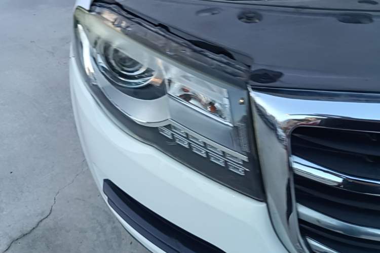 Used Haval H8 2015 2.0T Two-Wheel Drive Comfort Version Right Front Headlight