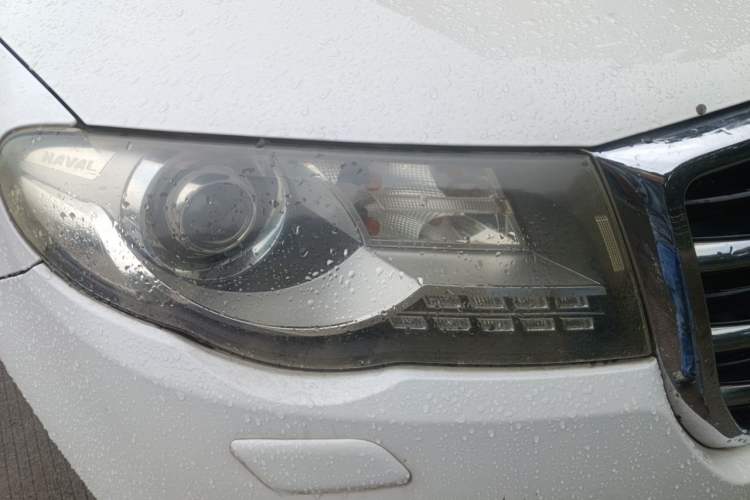 Used Haval H8 2015 2.0T Two-Wheel-Drive Luxury Version Right Front Headlight