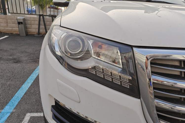 Used Haval H8 2015 2.0T Four-Wheel Drive Elite Model Right Front Headlight