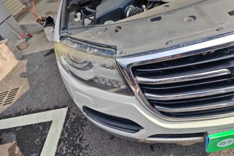 Used Haval H8 2015 2.0T Two-Wheel-Drive Luxury Version Right Front Headlight
