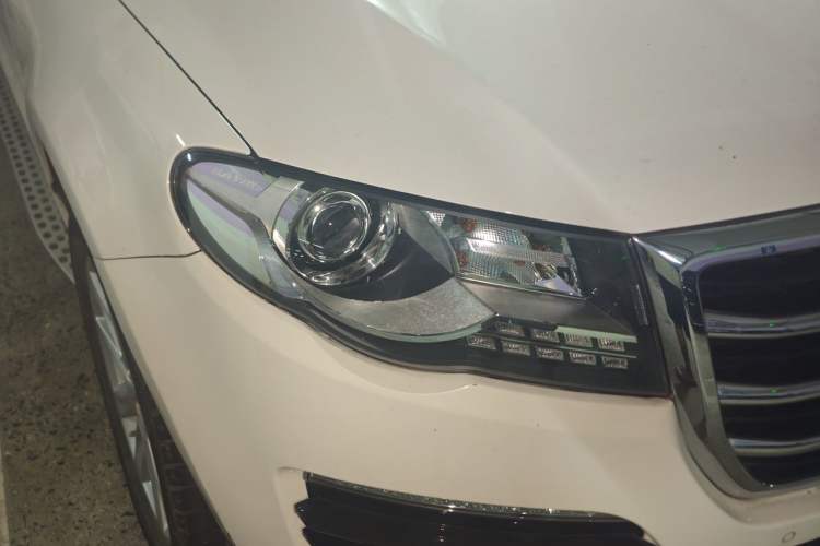 Used Haval H8 2015 2.0T Four-Wheel Drive Comfort Version Right Front Headlight