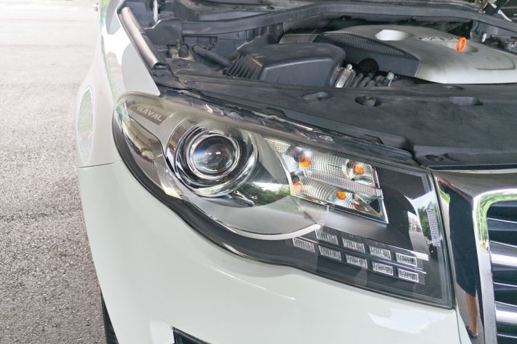 Used Haval H8 2015 2.0T Two-Wheel Drive Comfort Version Right Front Headlight
