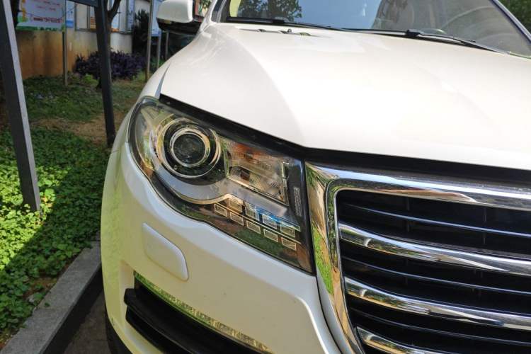 Used Haval H8 2015 2.0T Two-Wheel-Drive Elite Version Right Front Headlight