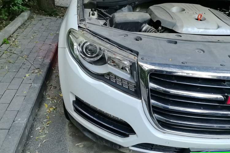 Used Haval H8 2015 2.0T Four-Wheel Drive Standard Version Right Front Headlight