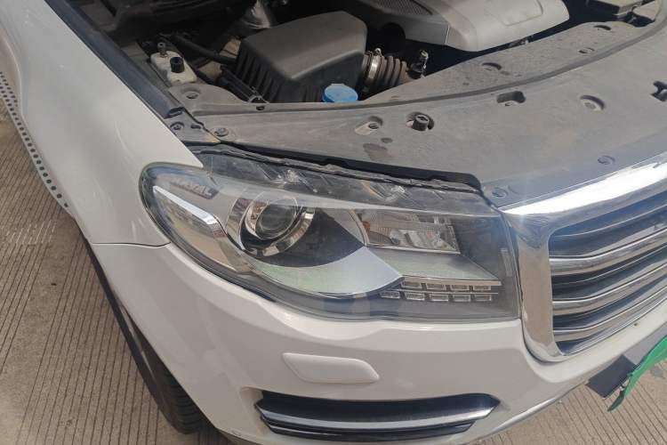 Used Haval H8 2015 2.0T Two-Wheel-Drive Elite Version Right Front Headlight