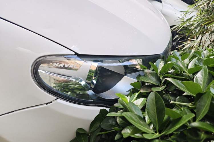 Used Haval H8 2015 2.0T Two-Wheel-Drive Standard Version Right Front Headlight