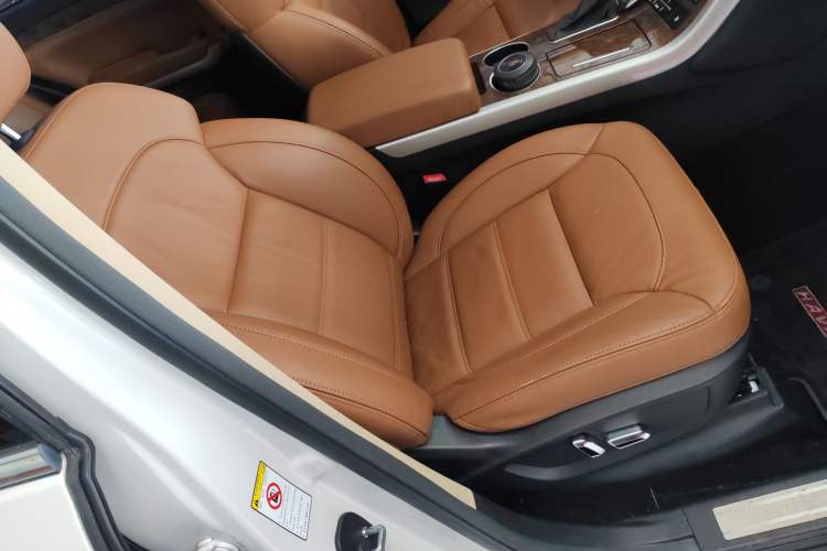 Used Haval H8 2015 2.0T Two-Wheel-Drive Luxury Version Right Front Seat