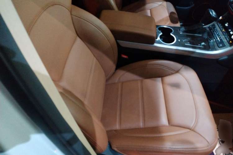 Used Haval H8 2015 2.0T Two-Wheel-Drive Elite Version Right Front Seat