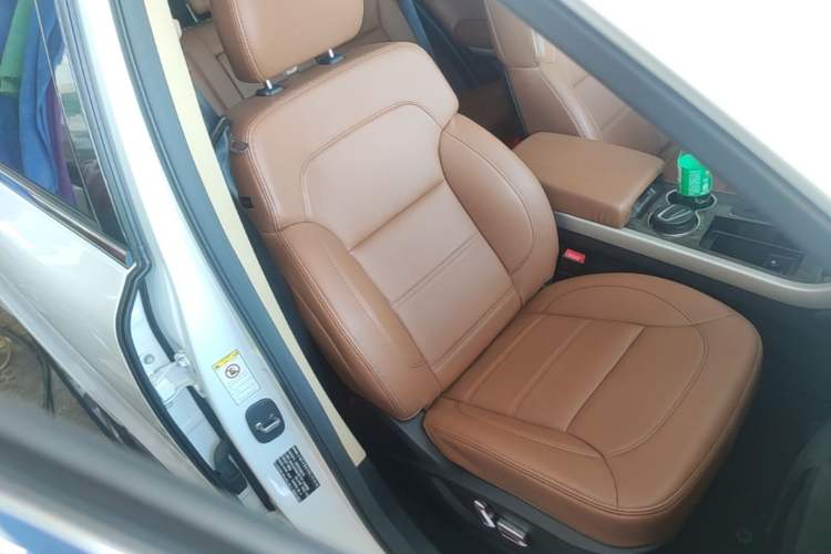 Used Haval H8 2015 2.0T Four-Wheel Drive Elite Model Right Front Seat