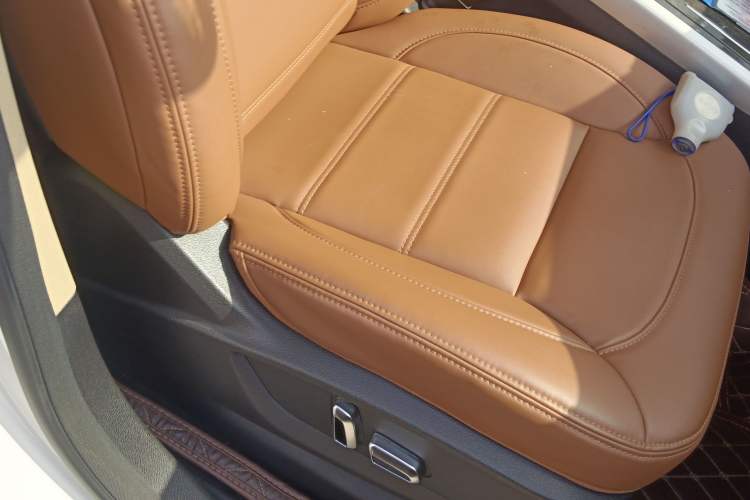 Used Haval H8 2015 2.0T Two-Wheel Drive Comfort Version Right Front Seat