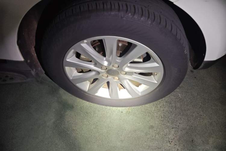 Used Haval H8 2015 2.0T Two-Wheel-Drive Luxury Version Right Front Wheel Hub