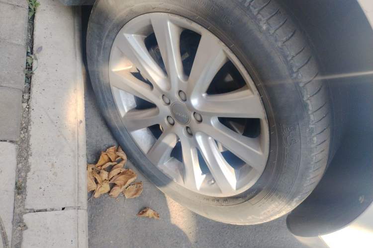 Used Haval H8 2015 2.0T Two-Wheel Drive Comfort Version Right Front Wheel Hub