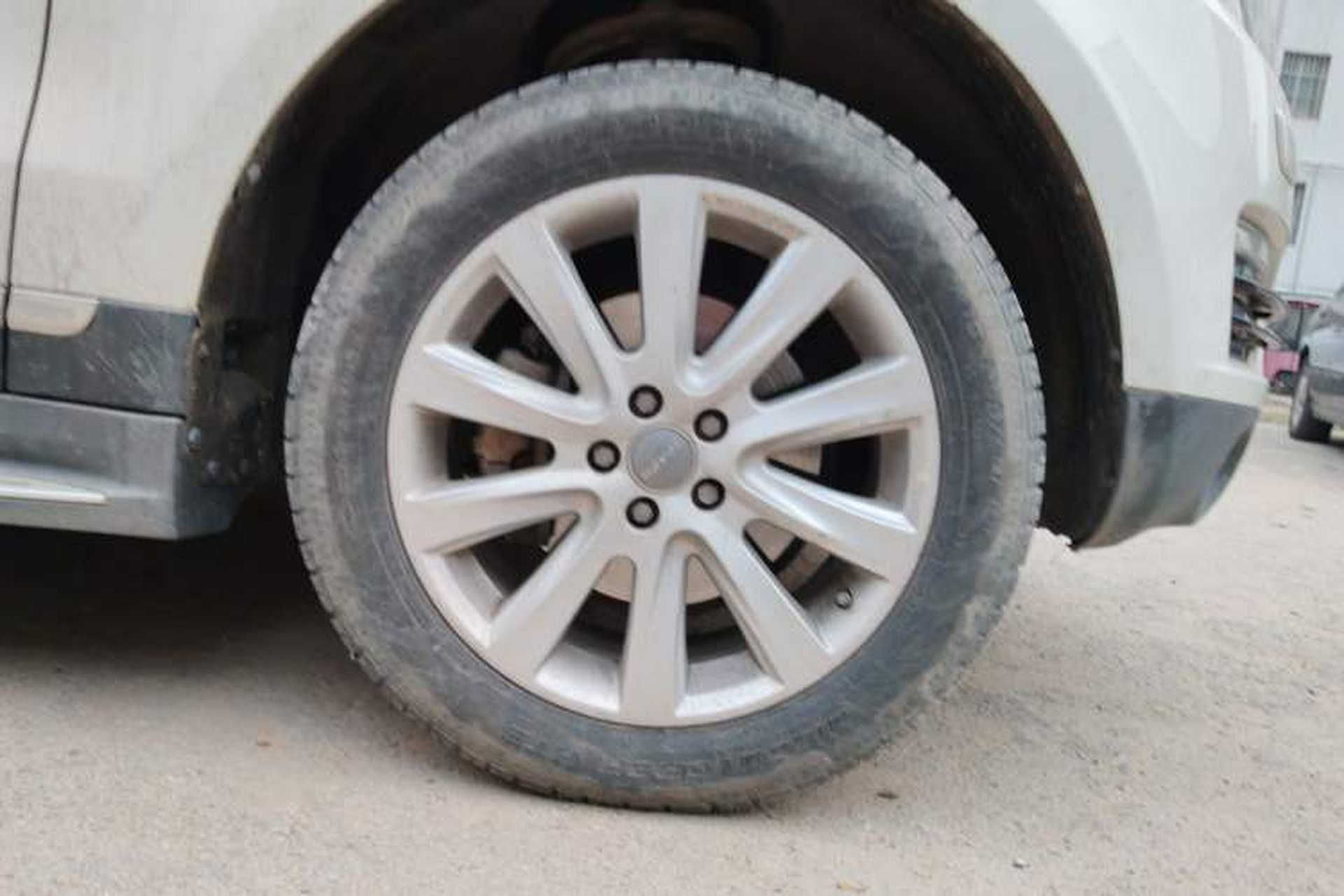 Used Haval H8 2015 2.0T Two-Wheel-Drive Luxury Version Right Front Wheel Hub