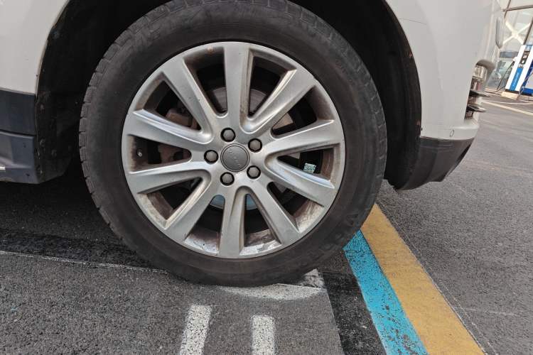 Used Haval H8 2015 2.0T Four-Wheel Drive Elite Model Right Front Wheel Hub