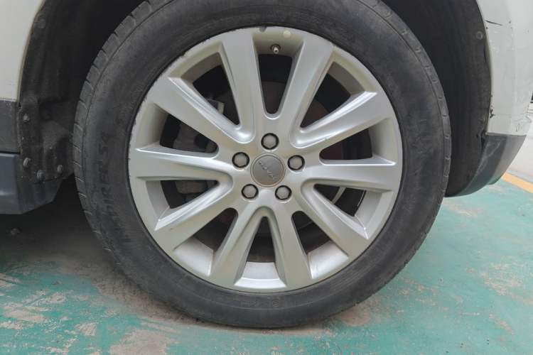 Used Haval H8 2015 2.0T Two-Wheel-Drive Luxury Version Right Front Wheel Hub