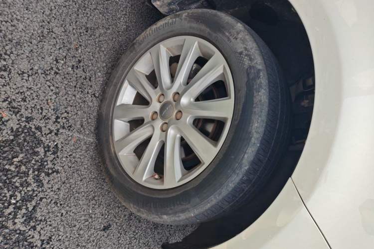 Used Haval H8 2015 2.0T Two-Wheel-Drive Luxury Version Right Front Wheel Hub
