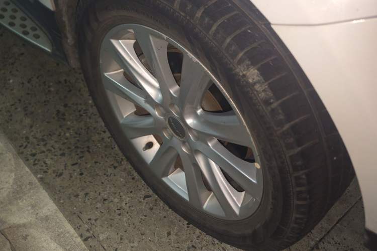 Used Haval H8 2015 2.0T Four-Wheel Drive Comfort Version Right Front Wheel Hub