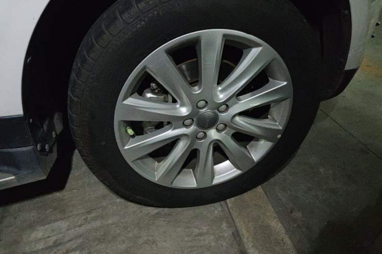 Used Haval H8 2015 2.0T Four-Wheel Drive Elite Model Right Front Wheel Hub