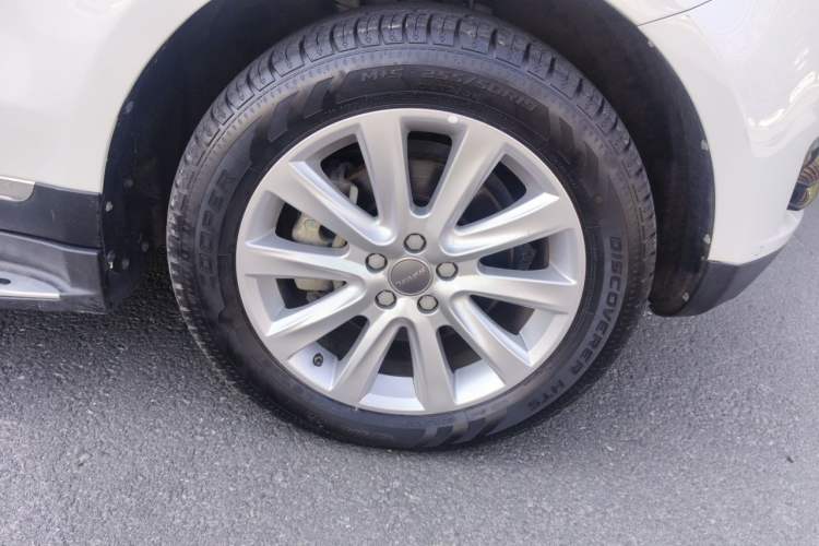 Used Haval H8 2015 2.0T Four-Wheel Drive Luxury Model Right Front Wheel Hub