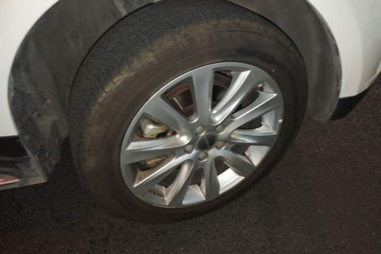 Used Haval H8 2015 2.0T Four-Wheel Drive Luxury Model Right Front Wheel Hub
