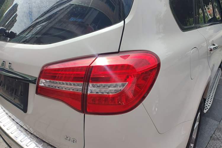 Used Haval H8 2015 2.0T Two-Wheel-Drive Elite Version Right Rear Taillight