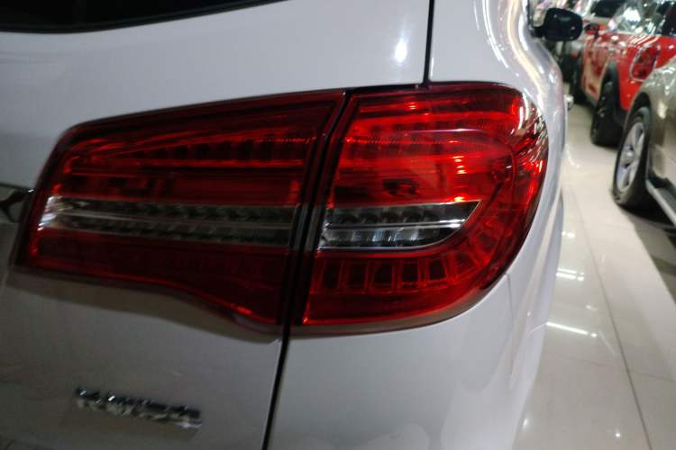 Used Haval H8 2015 2.0T Two-Wheel-Drive Elite Version Right Rear Taillight