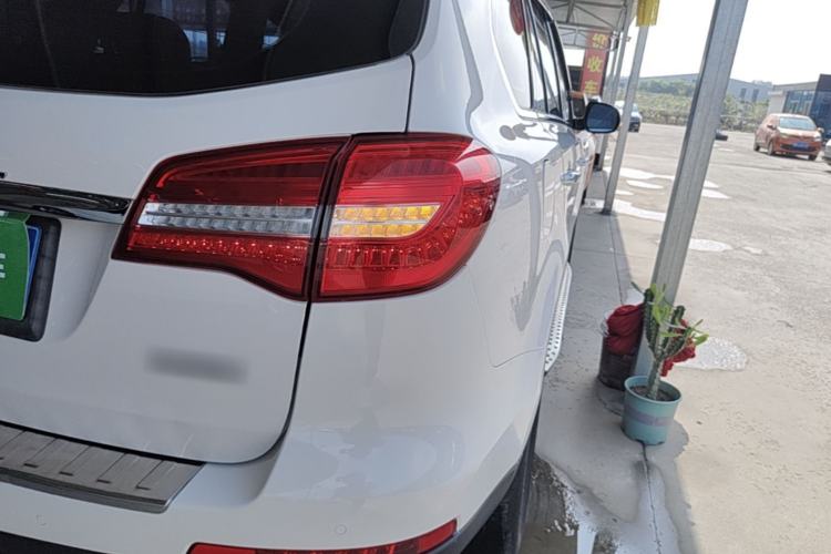 Used Haval H8 2015 2.0T Two-Wheel Drive Comfort Version Right Rear Taillight