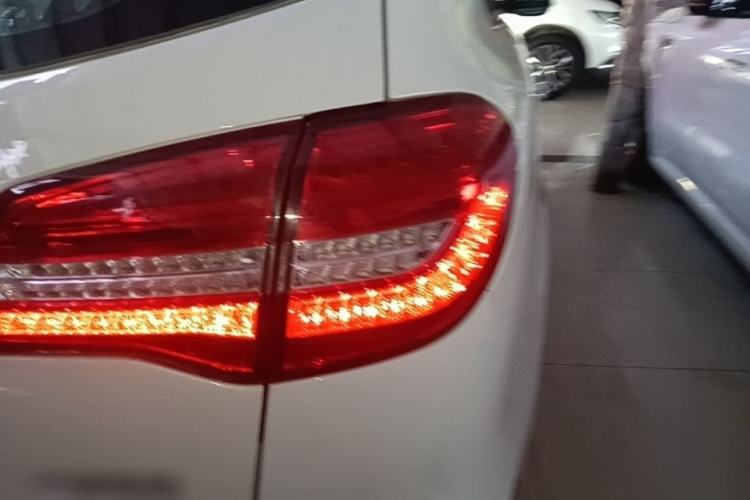 Used Haval H8 2015 2.0T Two-Wheel Drive Comfort Version Right Rear Taillight