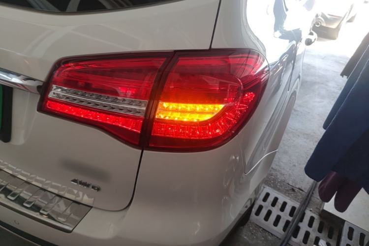 Used Haval H8 2015 2.0T Four-Wheel Drive Elite Model Right Rear Taillight