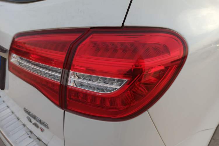 Used Haval H8 2015 2.0T Two-Wheel Drive Comfort Version Right Rear Taillight